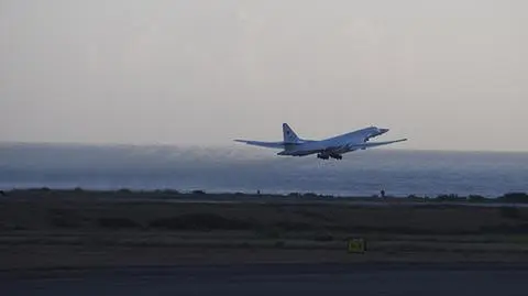Rosyjskie bombowce Tu-160 nad Morzem Bałtyckim. Nagranie archiwalne  