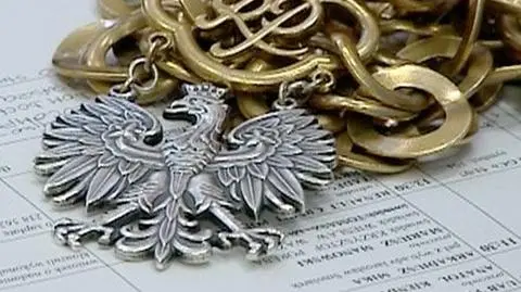 Sędzia zaatakowany kamieniem
 i deską