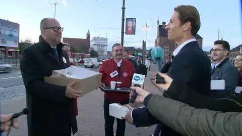 Kandydaci podczas kampanii rozdawali mieszkańcom Gdańska słodkości 