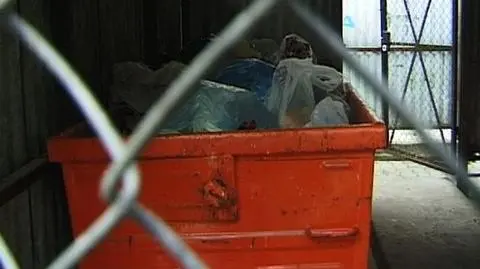 Zwłoki noworodka na śmietniku