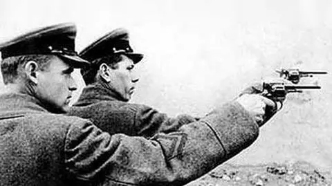 Odczytywanie nazwisk ofiar NKWD zorganizował Memoriał, który bada zbrodnie stalinowskie