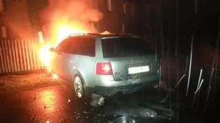 Auto podczas ucieczki stanęło w płomieniach