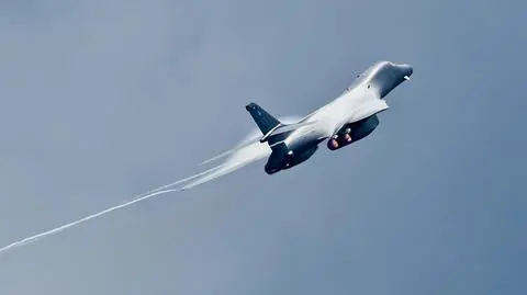 Bombowce B-1B Lancer pojawiają się nad Pacyfikiem (materiał TVN24 BiS z 11 sierpnia 2017 r.)