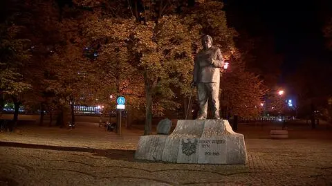 Katowice. Uszkodzony pomnik Jerzego Ziętka