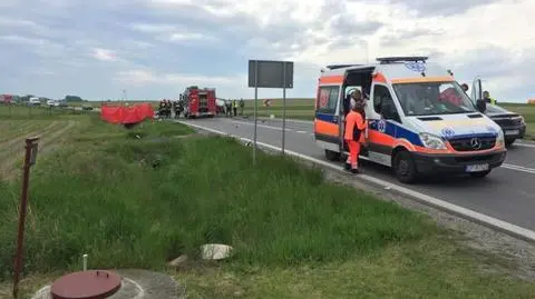 Opolszczyna: opel zderzył się z tirem. Jedna osoba nie żyje