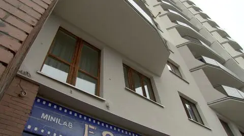 Spadli z pierwszego piętra przez fuszerkę budowlańców