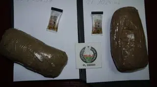 W samochodzie celnicy znaleźli dwie paczki z amfetaminą