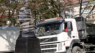 Zasłonięty pomnik prałata