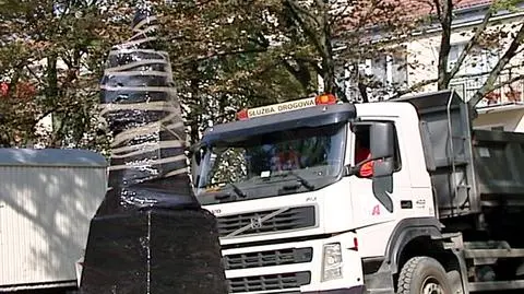 Zasłonięty pomnik prałata