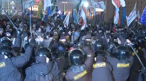 "Zezwierzęcone twarze podpitych junaków". Wersja Łukaszenki w szkołach