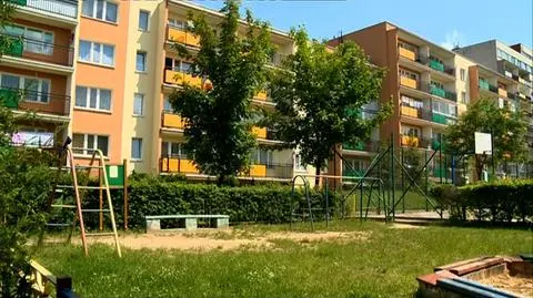 Rodzice bliźniaków trzymanych przez lata w mieszkaniu zrzekli się do nich praw