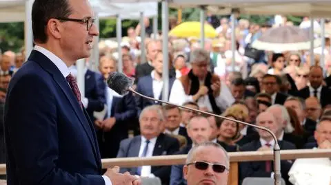 Mateusz Morawiecki wziął udział we mszy na Jasnej Górze (wideo bez dźwięku)