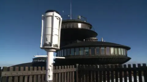 Ludzie są za drodzy. Obserwatorium na Śnieżce przejmują automaty 