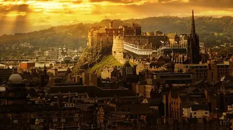 Szkoci się dzielą. Królowa 
Elżbieta liczy na pomoc Kościoła