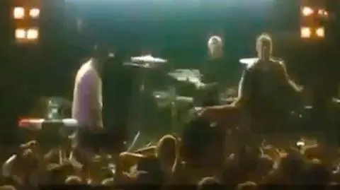 Prąd poraził wokalistę. Koncert kończyli "unplugged"