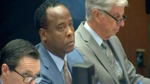 Michael Jackson mógł sam sobie podać leki