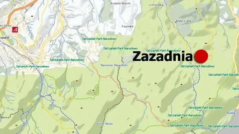 Autobus zawisł na skraju drogi