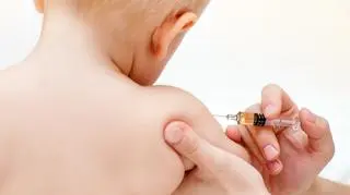 Z danych Głównego Inspektoraru Sanitarnego wynika, że w 2014 roku było w Polsce 12,3 tys. niezaszczepionych dzieci