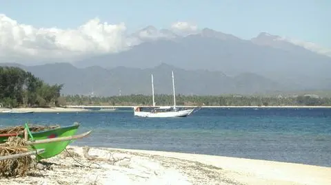 Przewrócił się statek wycieczkowy. 
Na pokładzie zagraniczni turyści 