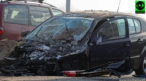 Czołowe zderzenie z koparką. Kierowca osobówki nie przeżył