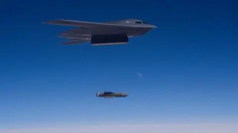 Pierwsze nagranie bomby GBU-57