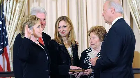 Biden opowiedział się po stronie Clinton w aferze mailowej