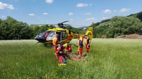 Ratownicy zabrali mężczyznę do szpitala