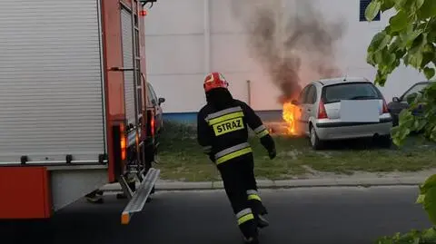 Ostrów Wielkopolski: Auto stanęło w płomieniach