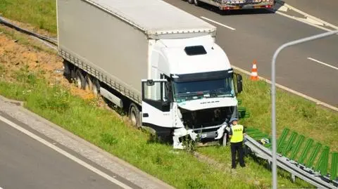 A1. Kierowca ciężarówki zjechał na pas zieleni, zmarł w szpitalu