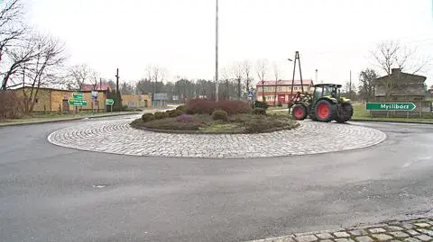 Rondo Łukasza Urbana - wójt broni pomysłu