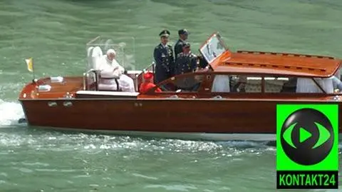 Pływające papamobile w Wenecji