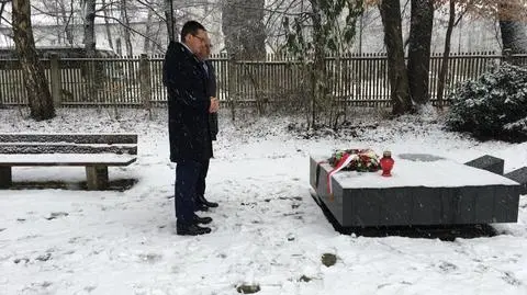 Premier złożył kwiaty przy grobach żołnierzy Brygady Świętokrzyskiej