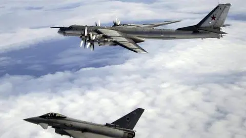 Rosyjskie bombowce drażnią NATO. Tu-95 w powietrzu