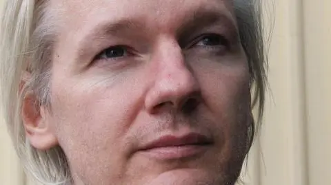 Assange: Do publikacji zmusił nas "Guardian"