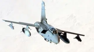 Na razie Brytyjczycy nie bombardują Syrii, bombardują Francuzi