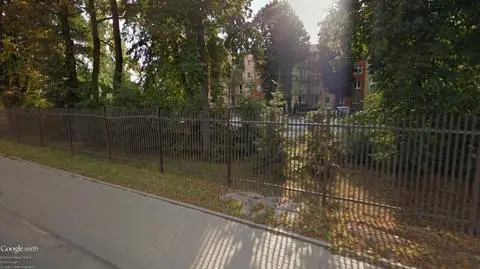 Podbiegł do ojca i chciał mu wyrwać córkę. "Ona teraz idzie ze mną!"