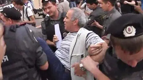 Policja oskarża Kasparowa: pogryzł funkcjonariusza