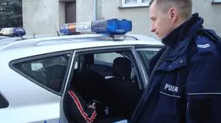 Matka nie chciała dać mu 20 złotych, więc dźgnął ją nożem w rękę i uciekł