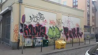 Pseudografficiarze niszczą elewacje budynków 