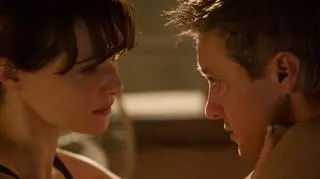 Rachel Weisz i Jeremy Renner w "Dziedzictwie Bourne'a"