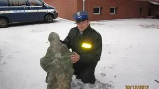 Ukradli zabytkową figurkę, schowali ją w stodole