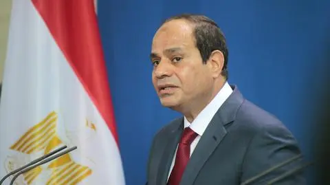 Zdjęcie: prezydent Egiptu Abd el-Fatah es-Sisi. Na nagraniu: demonstracja przeciwników władz w Kairze w 2015 roku 