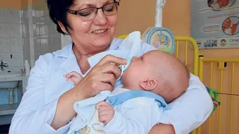 Ordynator oddała syna rodzicom. Dyrekcja ją za to zawiesiła