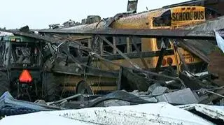 18.06 | Potężne tornada przeszły nad amerykańskim stanem Minnesota. Dziewięć trąb zniszczyło od 40 do 60 farm. Trzy osoby nie żyją. (APTN)