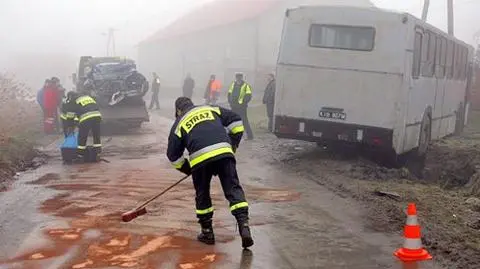14 dzieci rannych w zderzeniu gimbusa z BMW