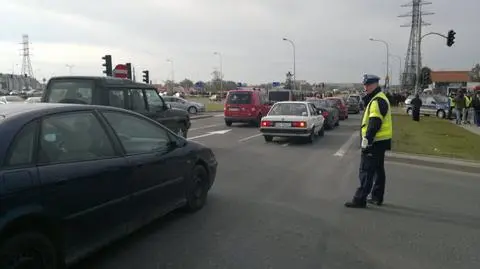 Wszystkich Świętych: korki przy cmentarzach