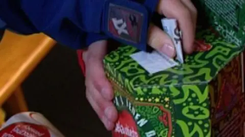 Kilka złotych do puszki, czerwone serduszko na kurtkę