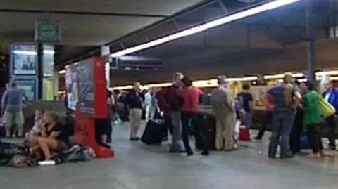 "Skandal, masakra, przesada". Pociągi stanęły, ludzie utknęli