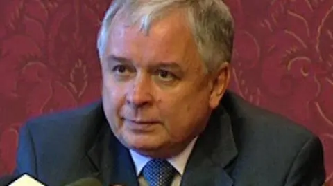 "To nie ja powinienem czarterować samolot"