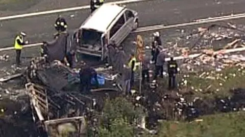 Karambol, auta w ogniu.
 2 zabitych, 3 rannych